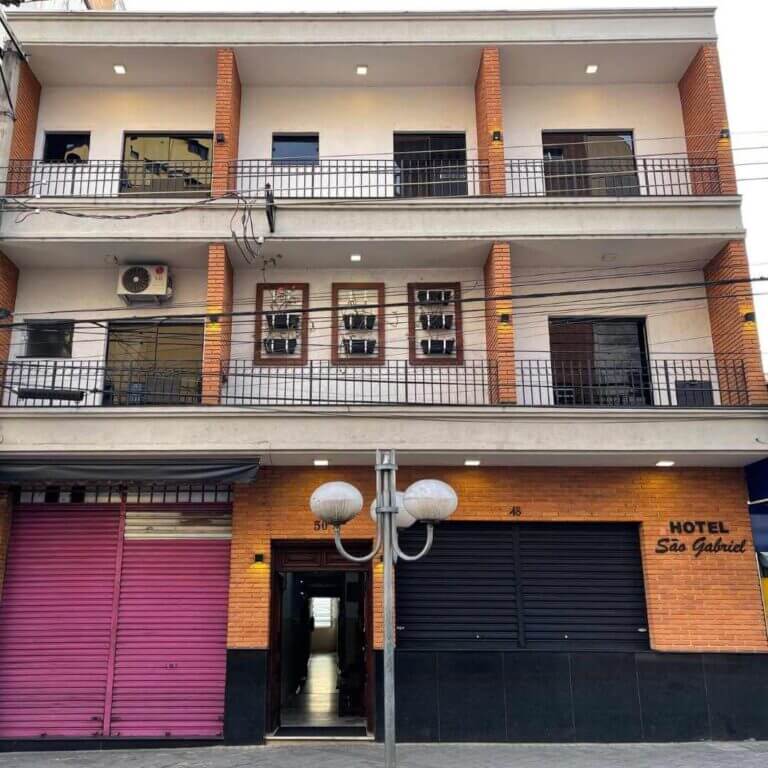 Fachada do Hotel São Gabriel em Aparecida